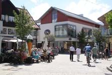Bürgermeister-Waltenberger-Platz in der Fußgängerzone.