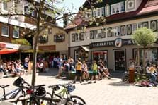 Bürgermeister-Waltenberger-Platz mit Marktbrunnen.
