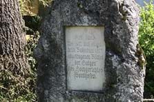 Gedenkstein für das Hochgericht mit Galgen.